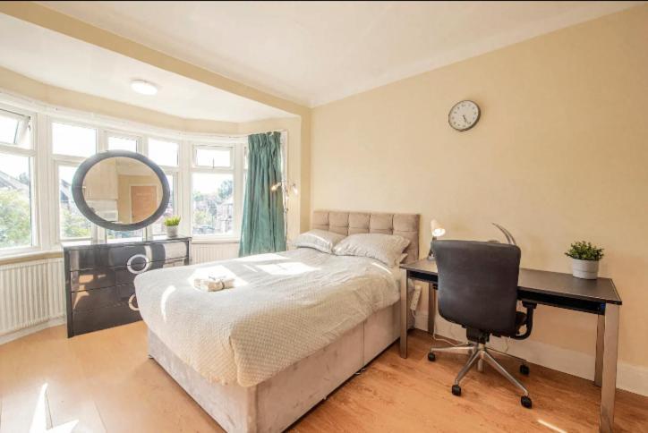 Large Cosy 15min From * London