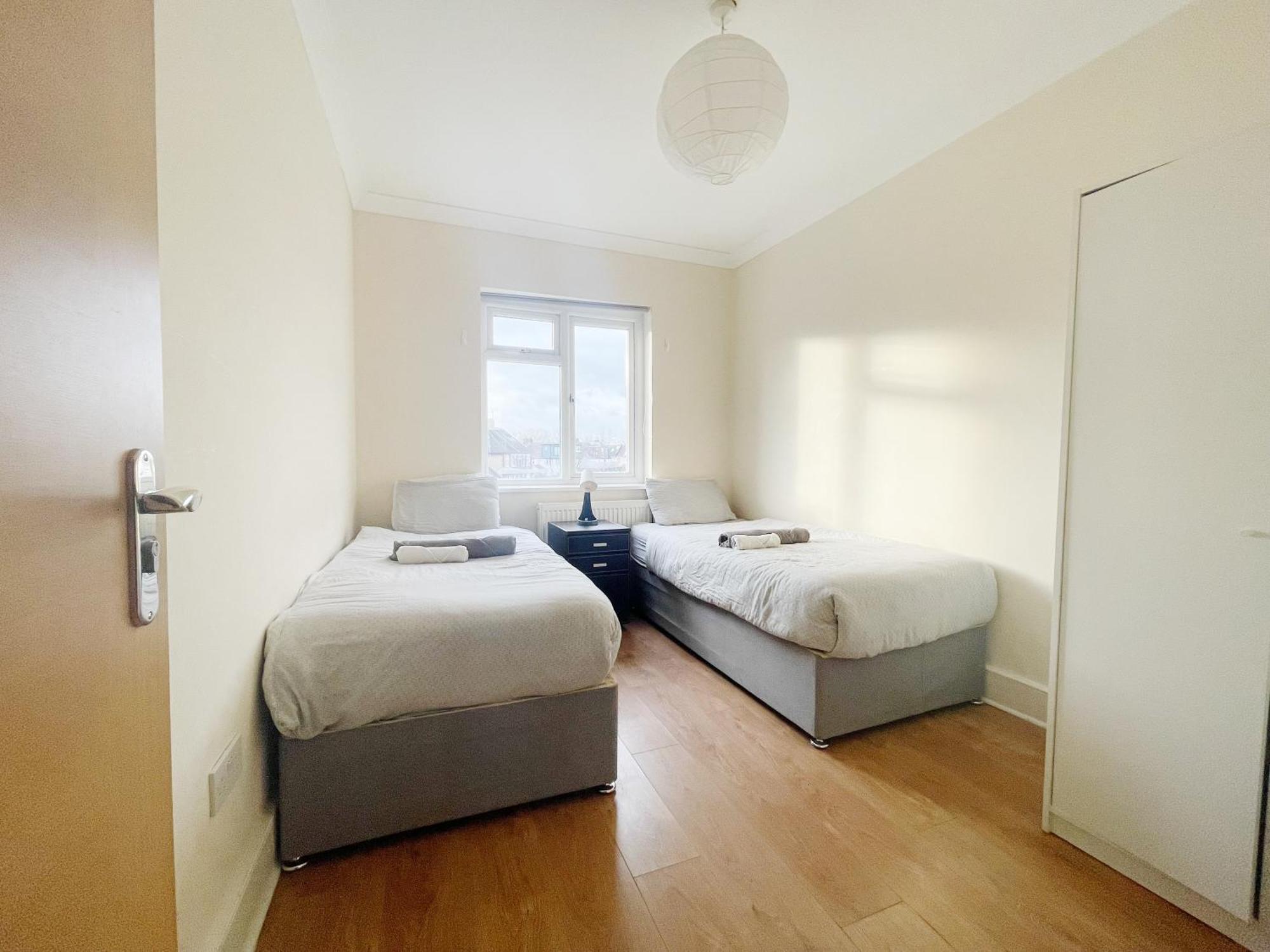 Privatunterkunft Large Cosy 15min From *