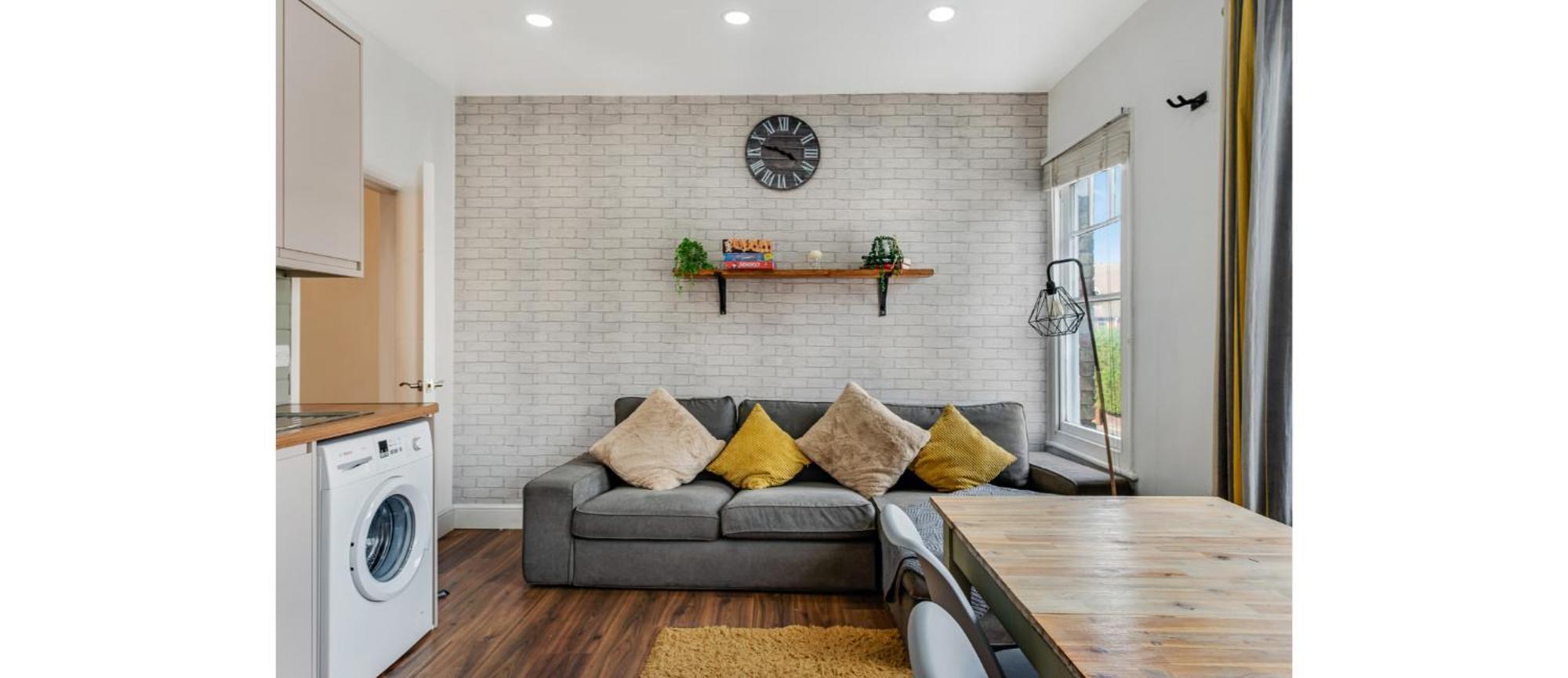 Lägenhet Spacious Two Bedroom In Wood Green