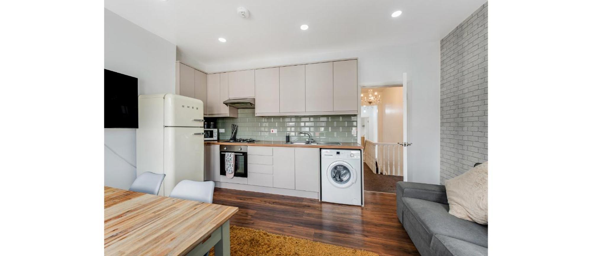 Spacious Two Bedroom In Wood Green Lägenhet London