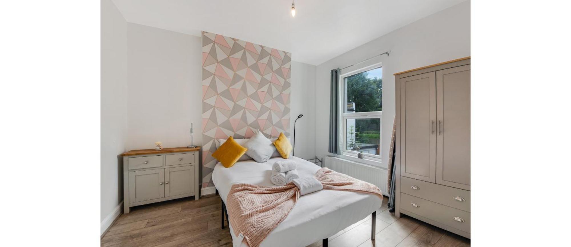Spacious Two Bedroom In Wood Green Lägenhet London
