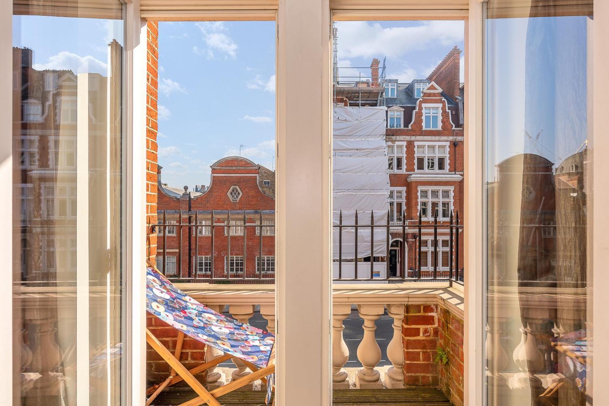 Moments From Hyde Park & Notting Hill With Free Luggage Storage And Washing Machine Lejlighed London