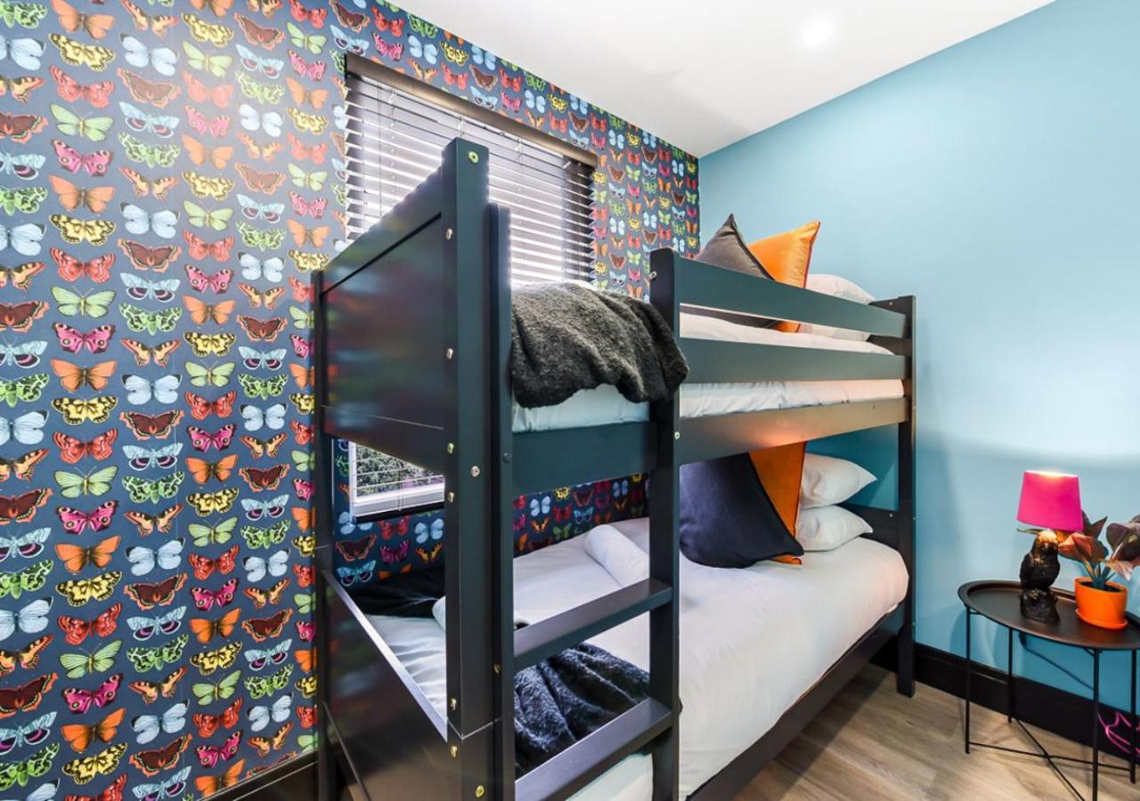 Bright & Colourful House - For A Large Groups