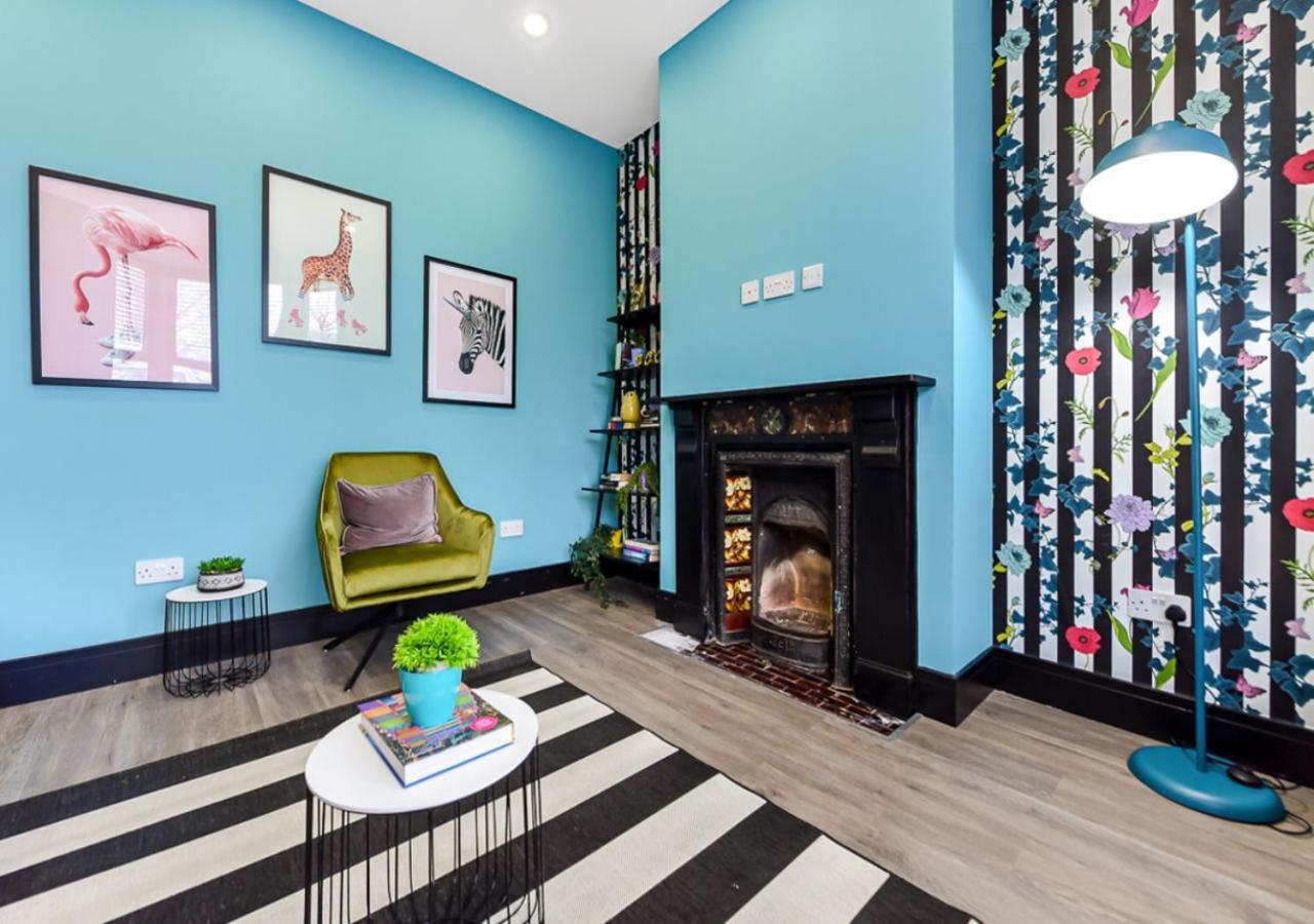 Bright & Colourful House - For A Large Groups Apartment *