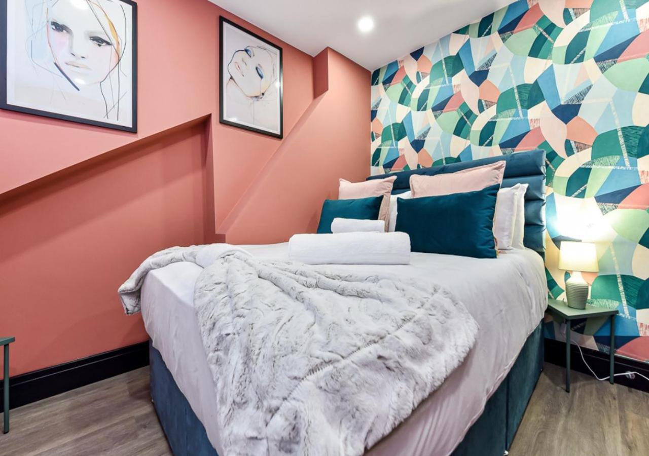 Apartment Bright & Colourful House - For A Large Groups London
