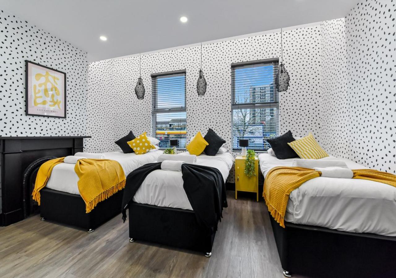 Bright & Colourful House - For A Large Groups London