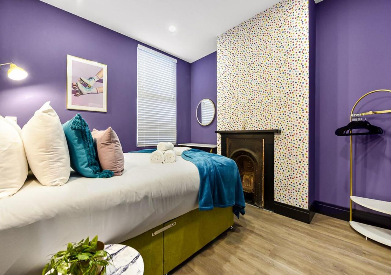Bright & Colourful House - For A Large Groups Apartment
