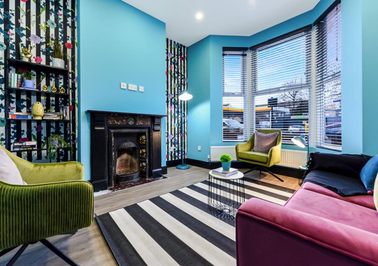 Bright & Colourful House - For A Large Groups