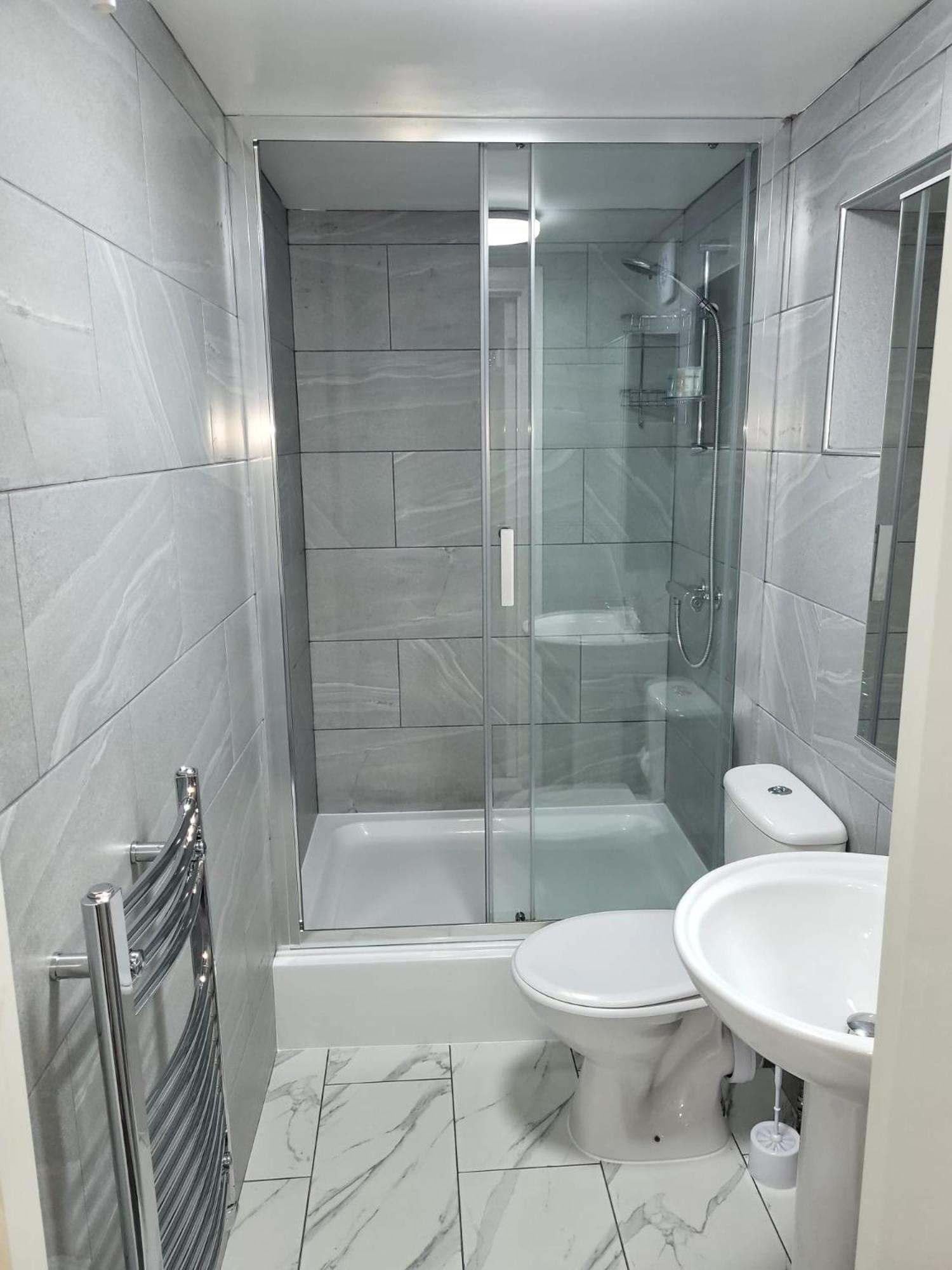 Lovely 2-bed Fully Refurbished House In London
