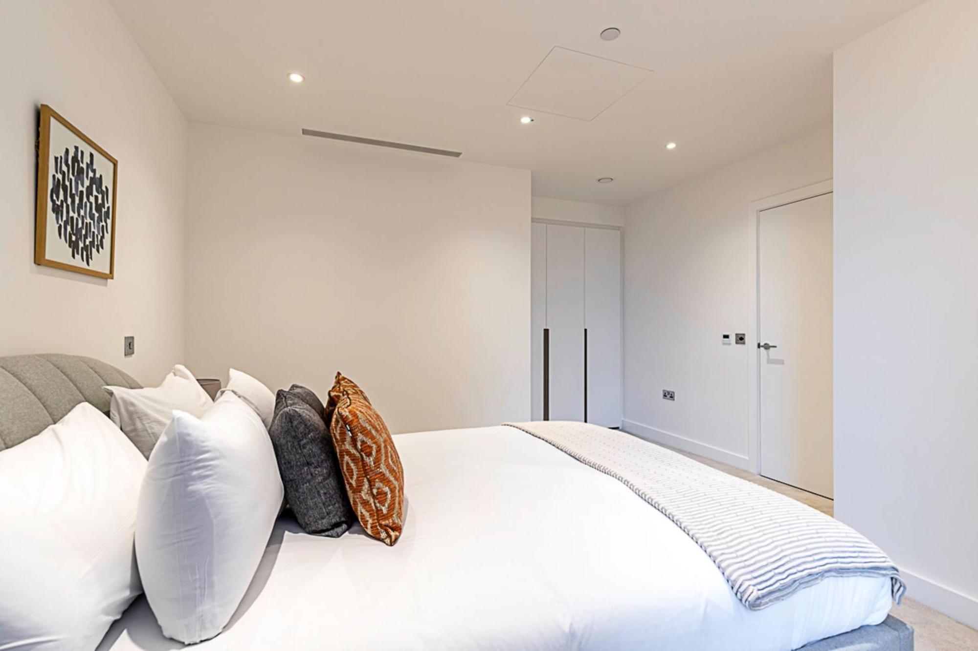 Apartment Chic And Sleek Oasis