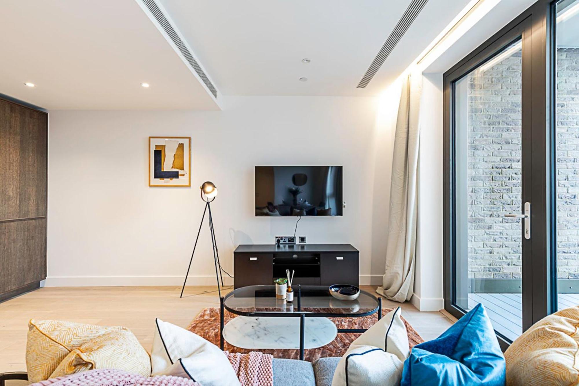 Apartment Chic And Sleek Oasis *