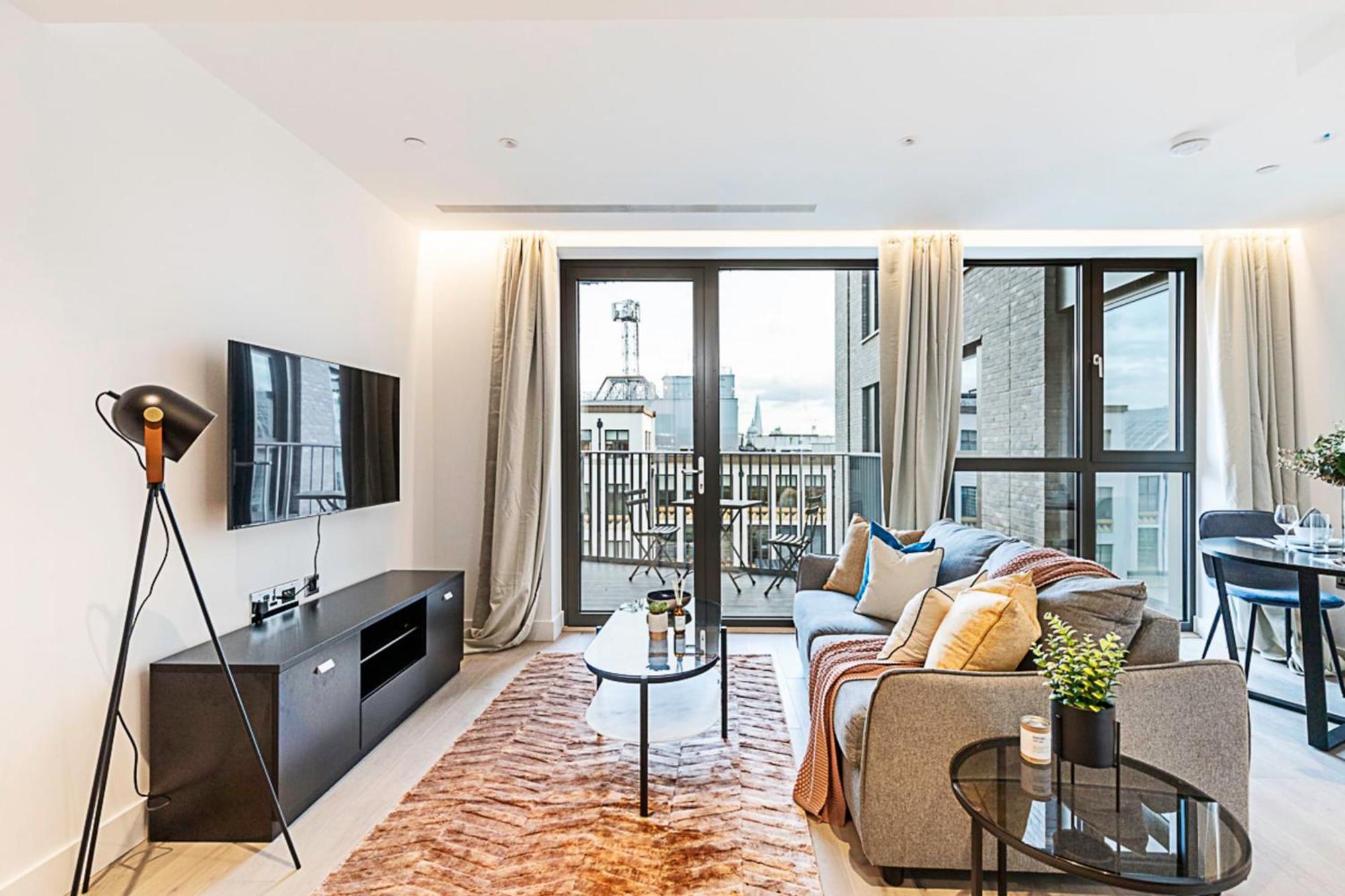 Apartment Chic And Sleek Oasis London