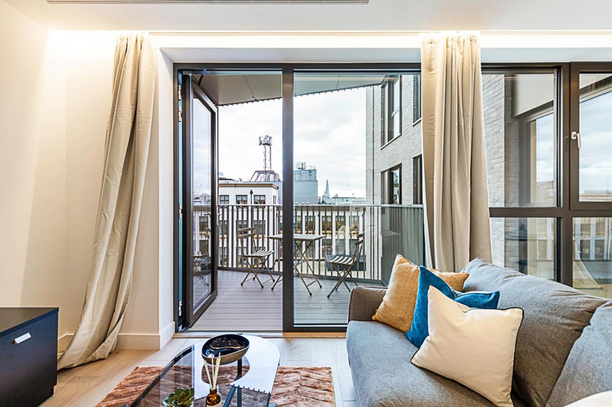 Apartment Chic And Sleek Oasis London