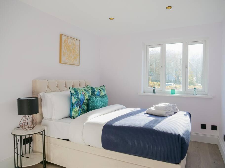 Stylish Retreat For Your Short Getaway Apartment *