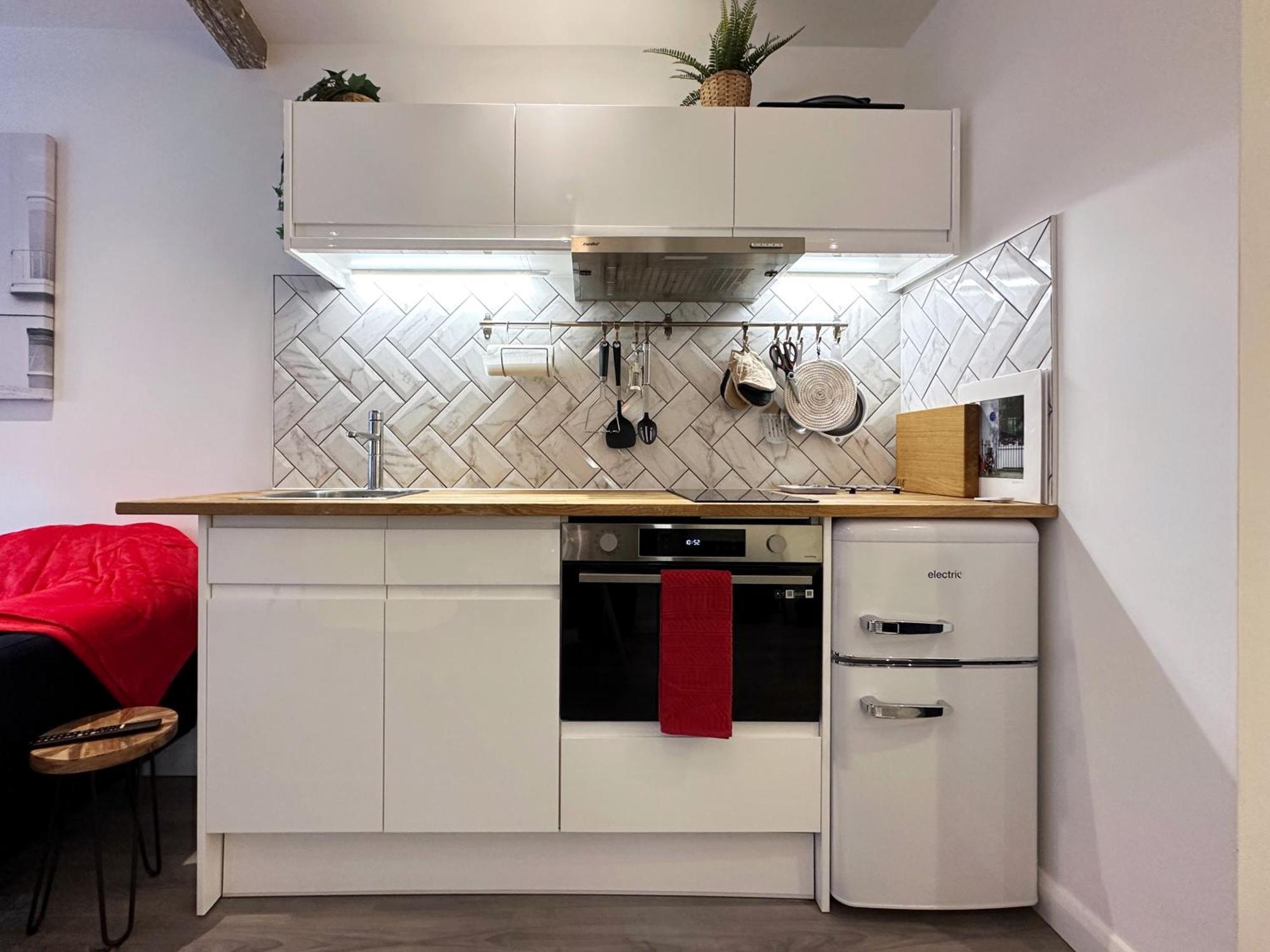 Apartment Kensington Studio Hosted By Airoperate Near Notting Hill - 1 Double Bed , 1 Sofa Bed, Ground Floor Via Private Entrance