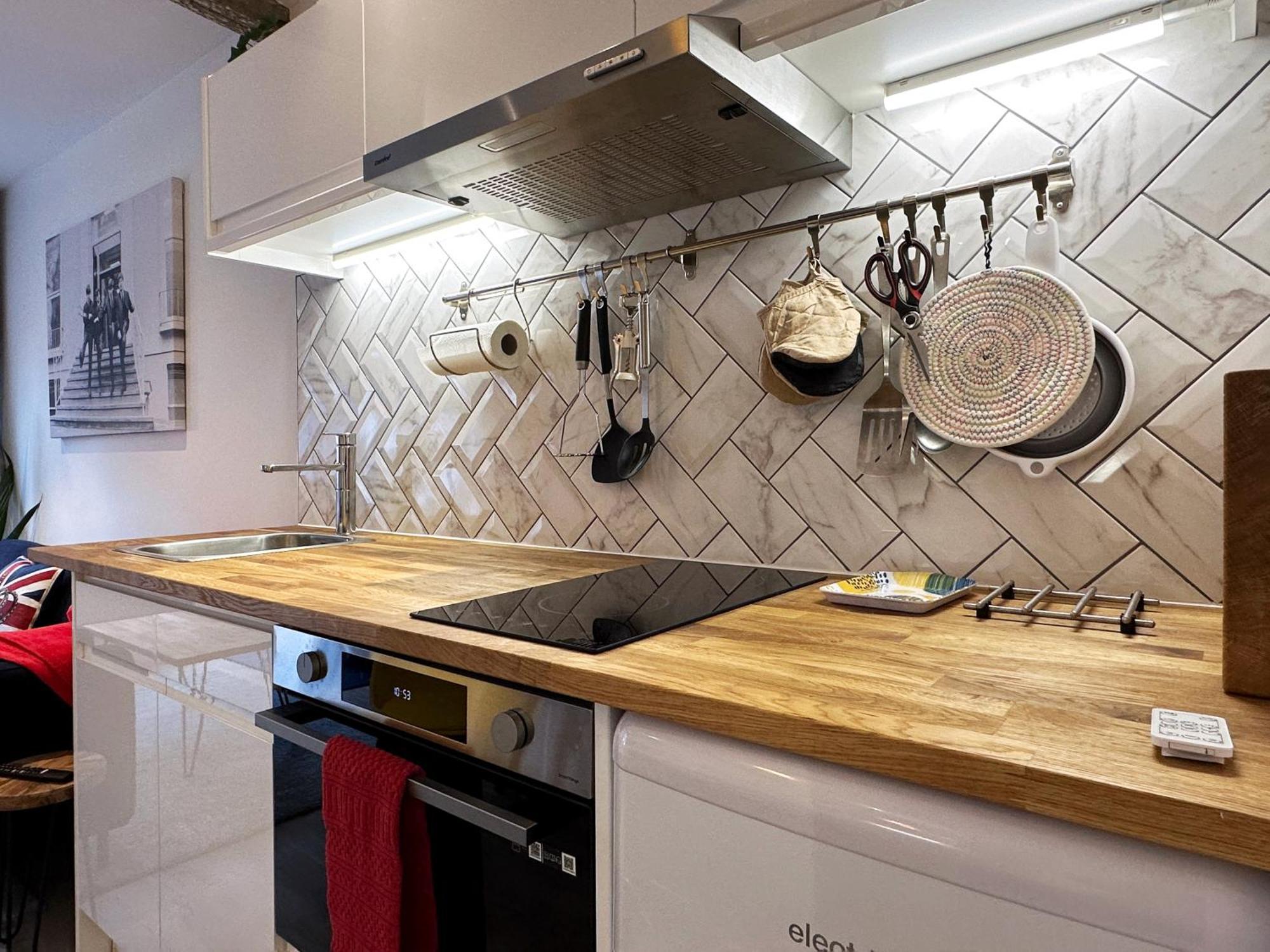 Apartment Kensington Studio Hosted By Airoperate Near Notting Hill - 1 Double Bed , 1 Sofa Bed, Ground Floor Via Private Entrance London