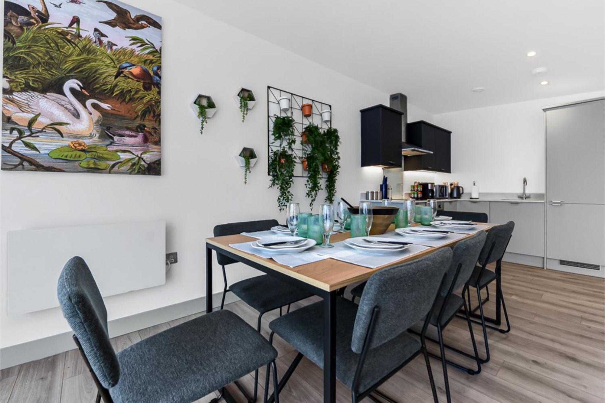 Apartment Earthy Elegance: Nature Inspired Flat In Prime Location *
