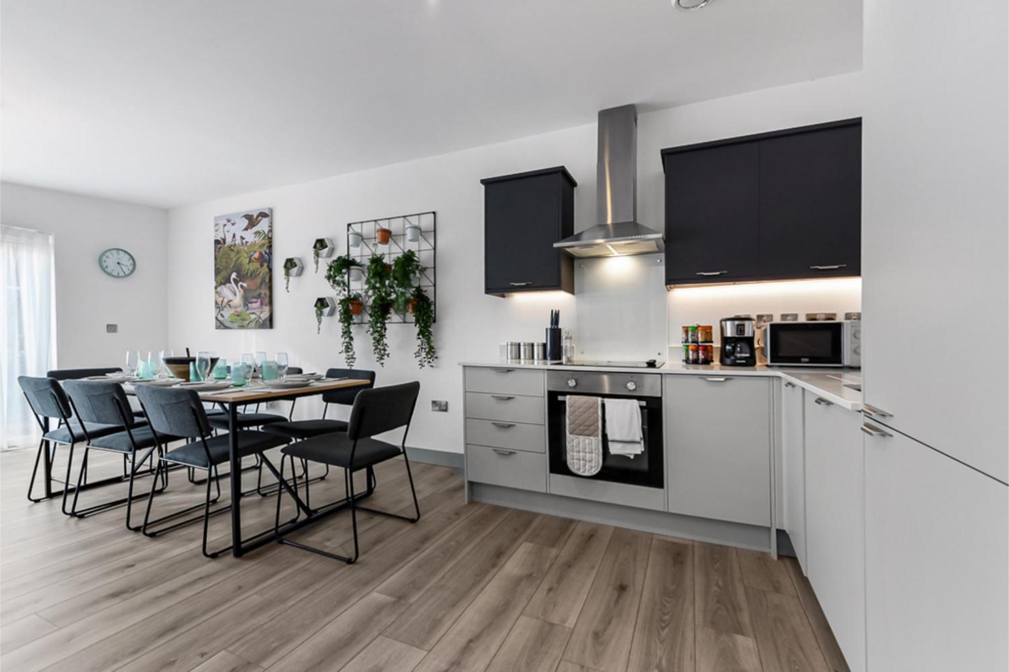 Apartment Earthy Elegance: Nature Inspired Flat In Prime Location London