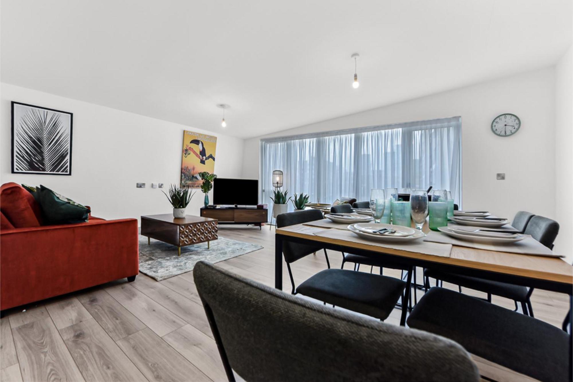 Earthy Elegance: Nature Inspired Flat In Prime Location Apartment London