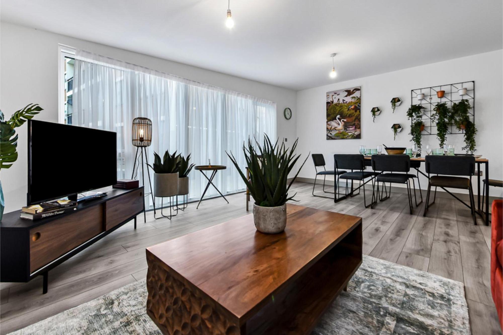 Earthy Elegance: Nature Inspired Flat In Prime Location Apartment *