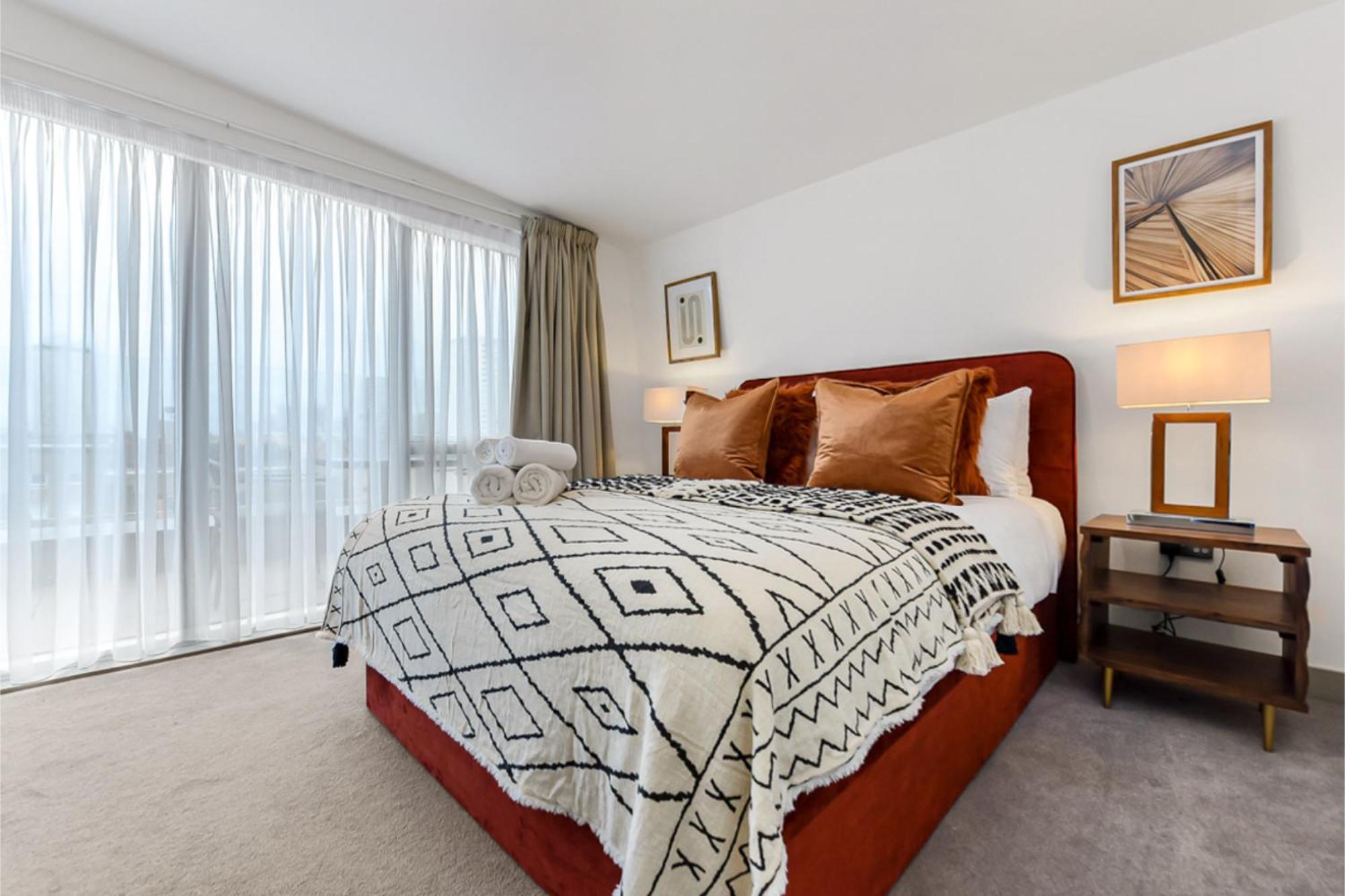 Earthy Elegance: Nature Inspired Flat In Prime Location London