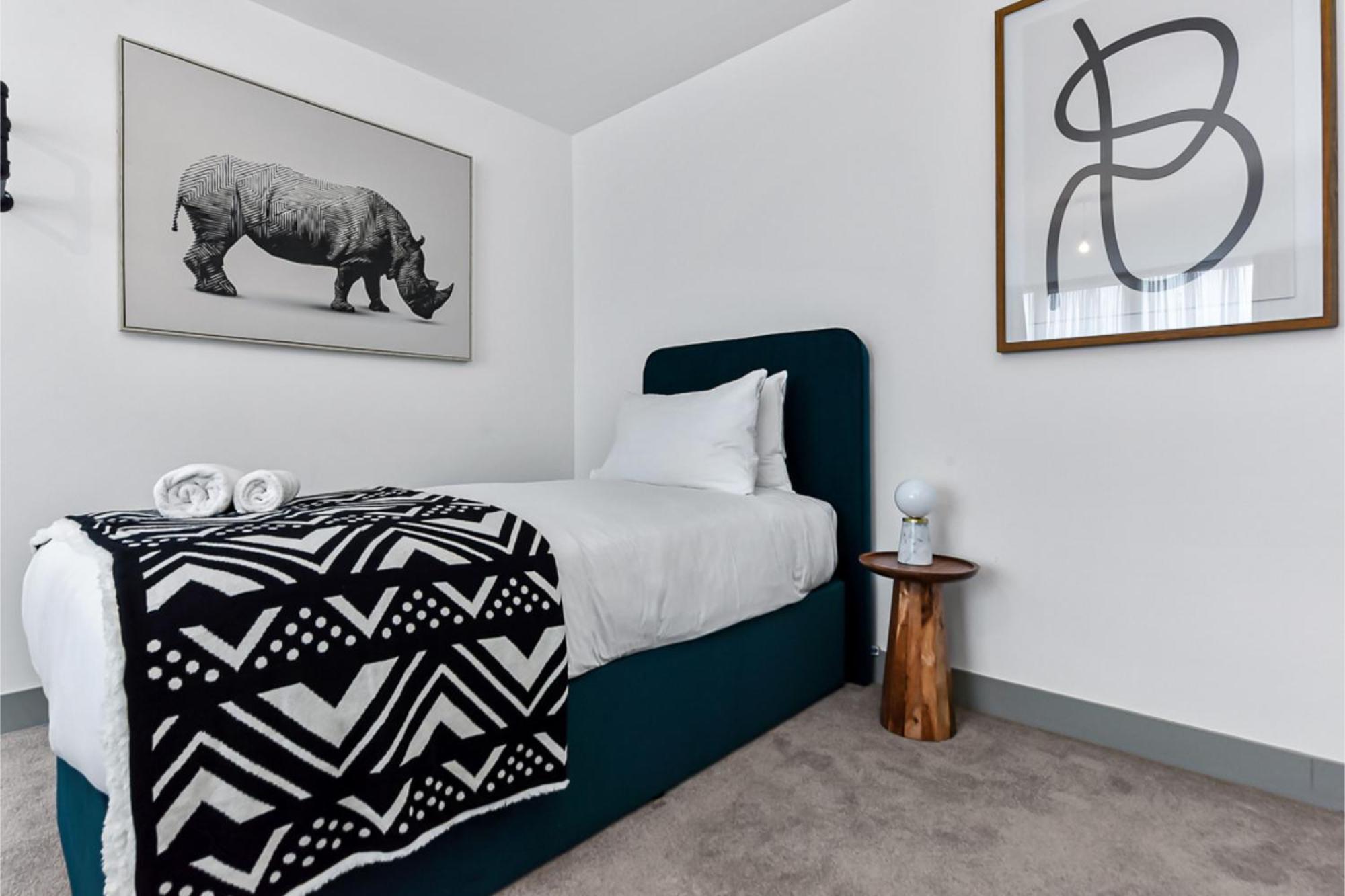 Earthy Elegance: Nature Inspired Flat In Prime Location Apartment *