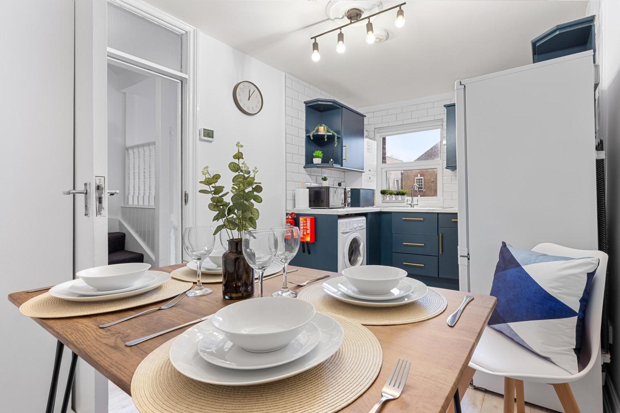 Central & Modern 1 Bed Apartment - 3Min To Train Station & Sleeps 4 - The Holloway Suite
