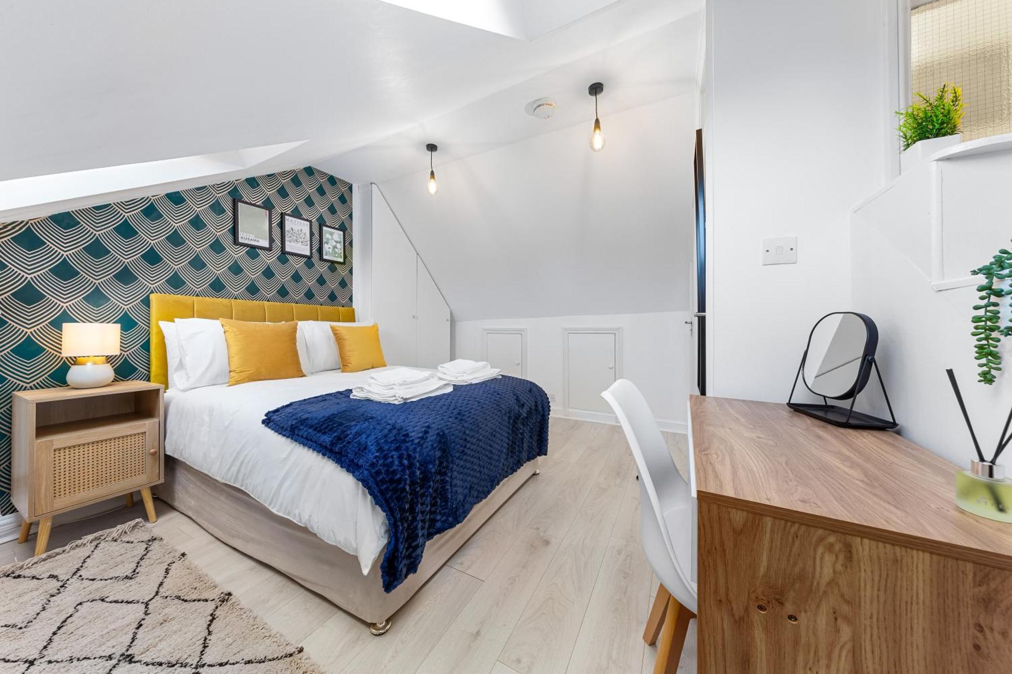 Central & Modern 1 Bed Apartment - 3Min To Train Station & Sleeps 4 - The Holloway Suite Lägenhet