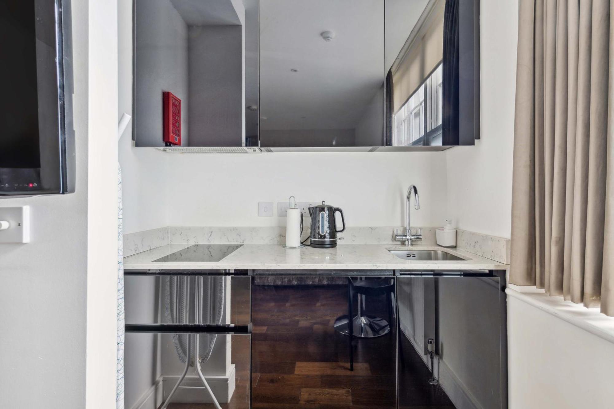 Golden Square Apartment *