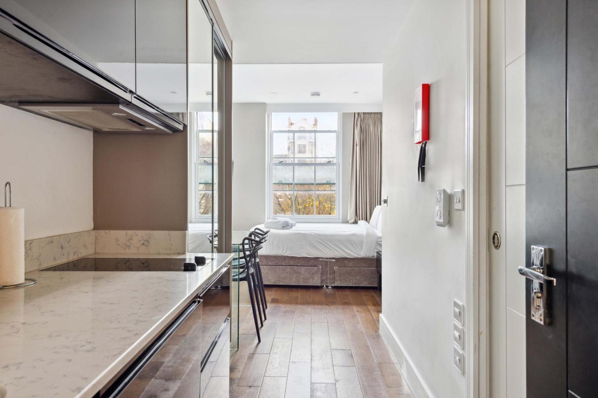 Golden Square Apartment *