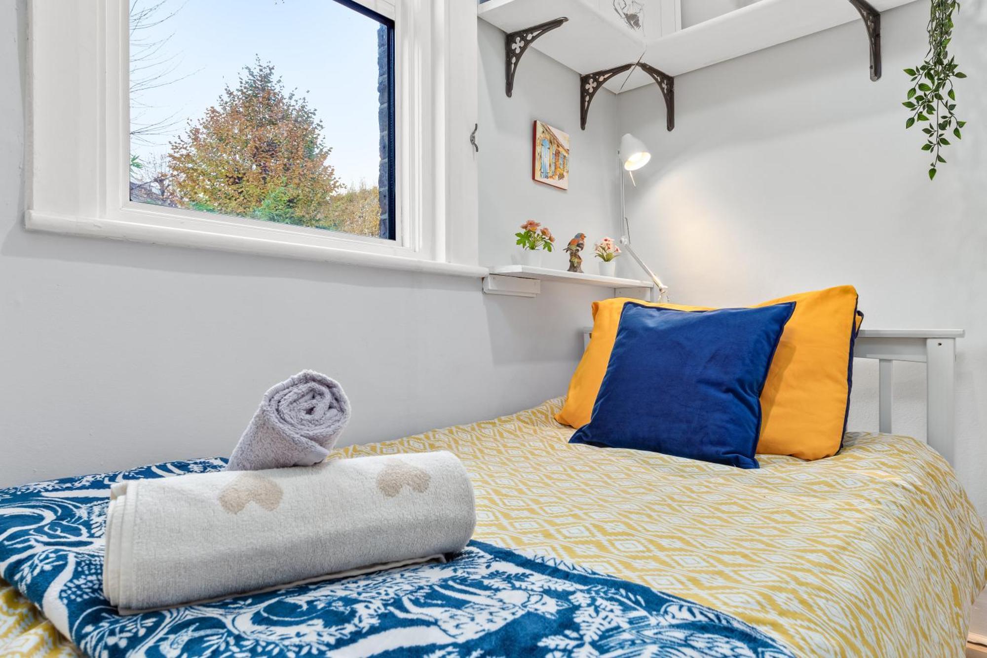 Artist's Bright Hampstead Heath Village 2 Bed Appartement Londres