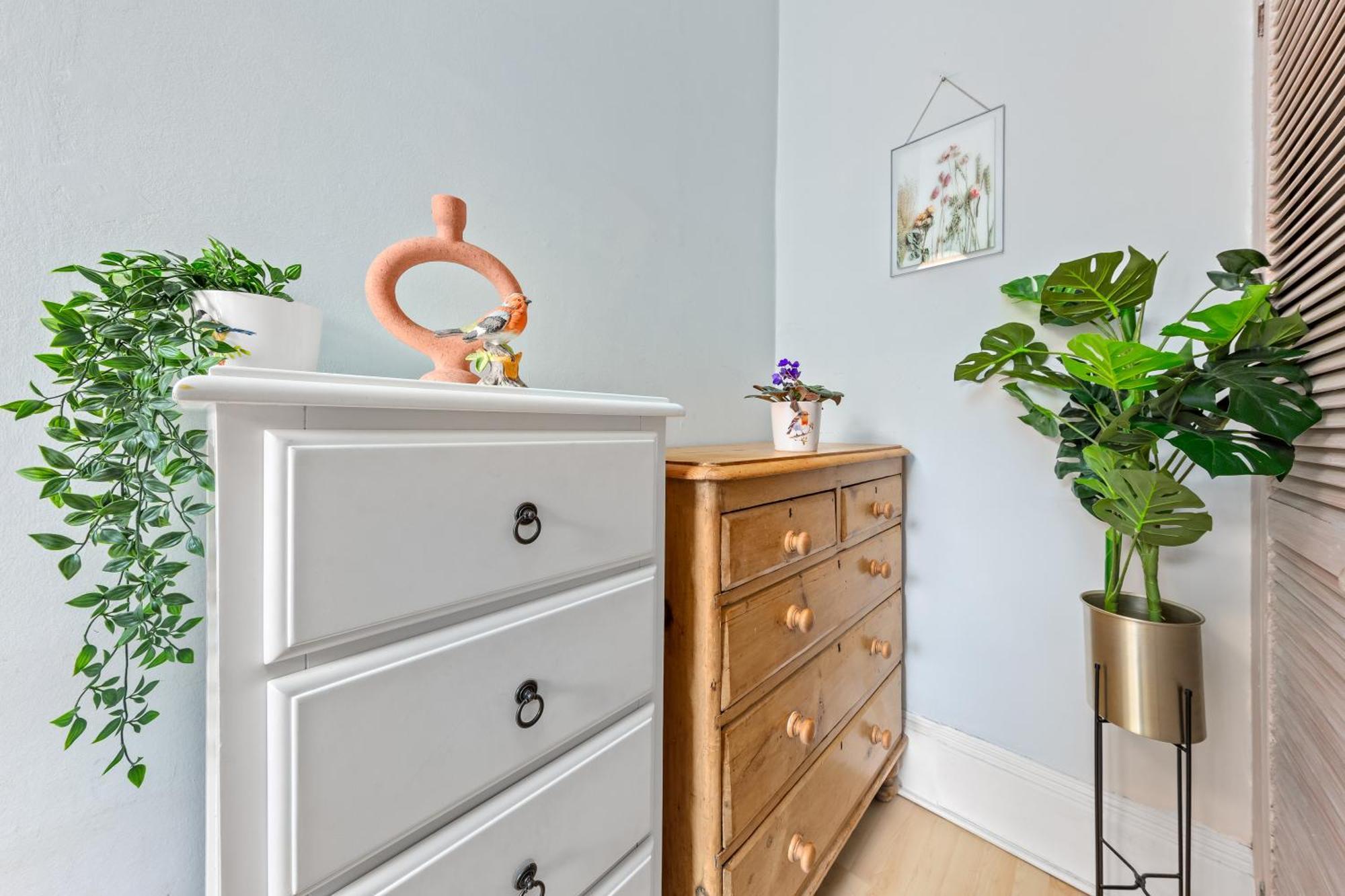 Artist's Bright Hampstead Heath Village 2 Bed * Londres