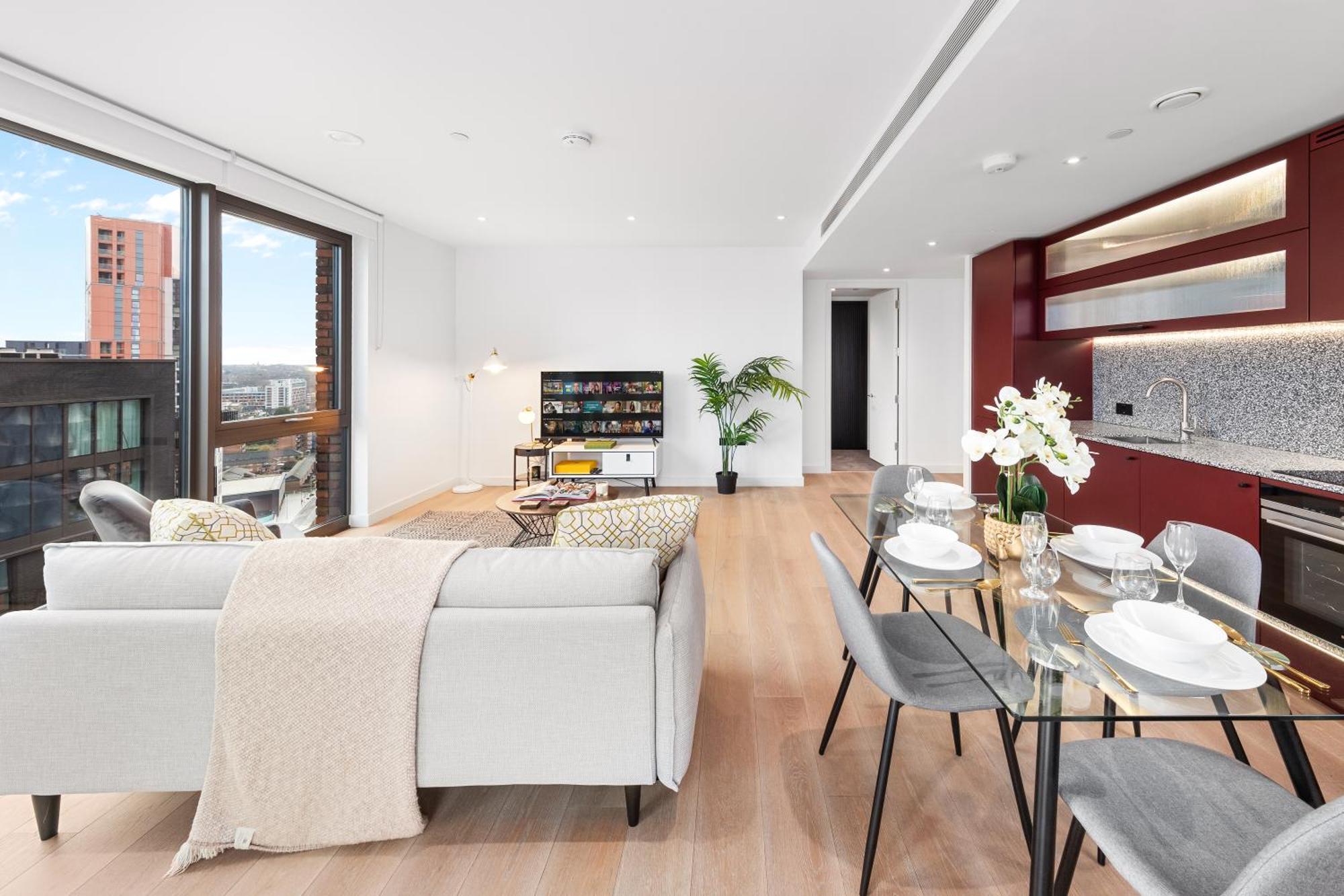 New 2 Bedroom Flat Riverview Balcony Aparthotel London