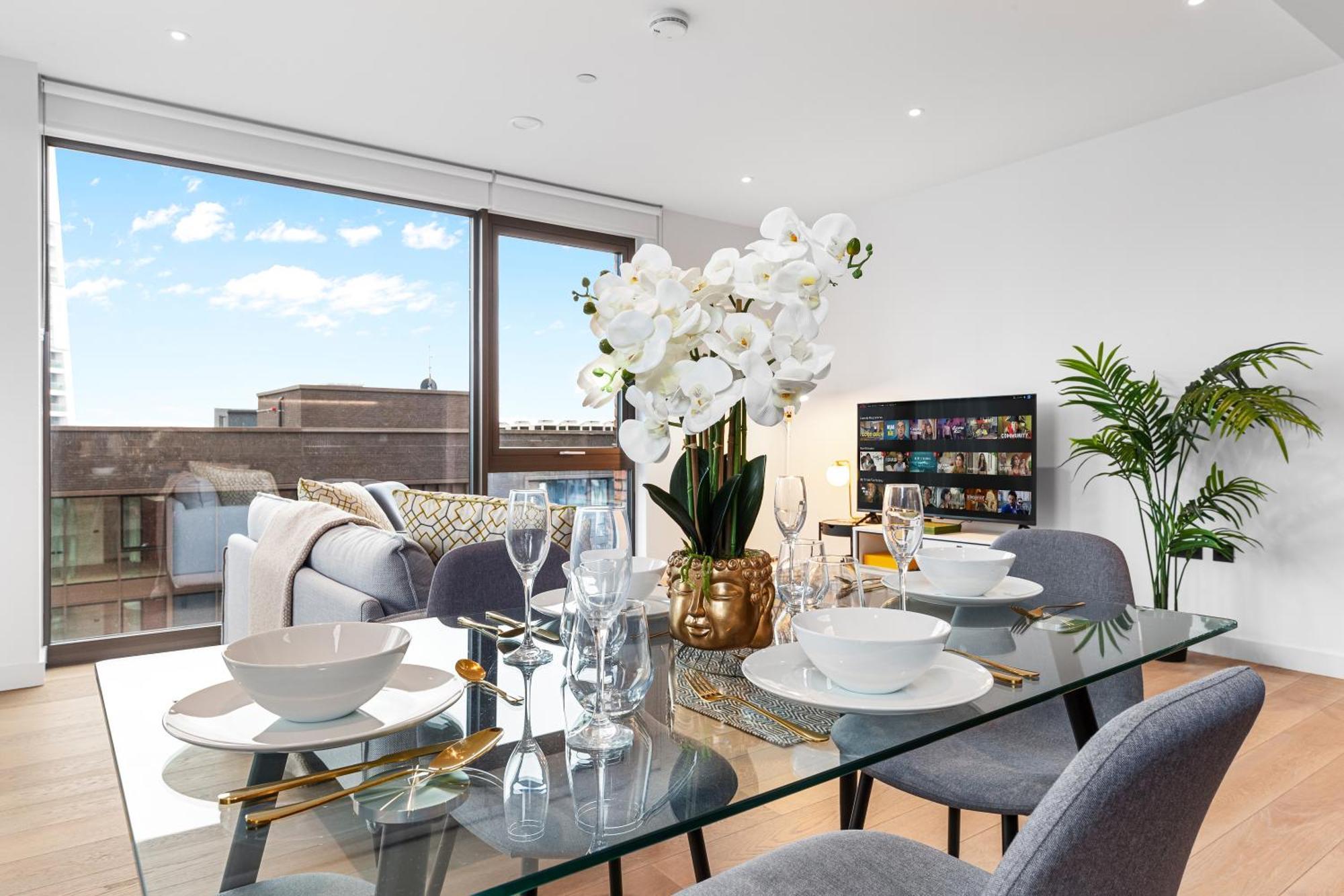 New 2 Bedroom Flat Riverview Balcony *