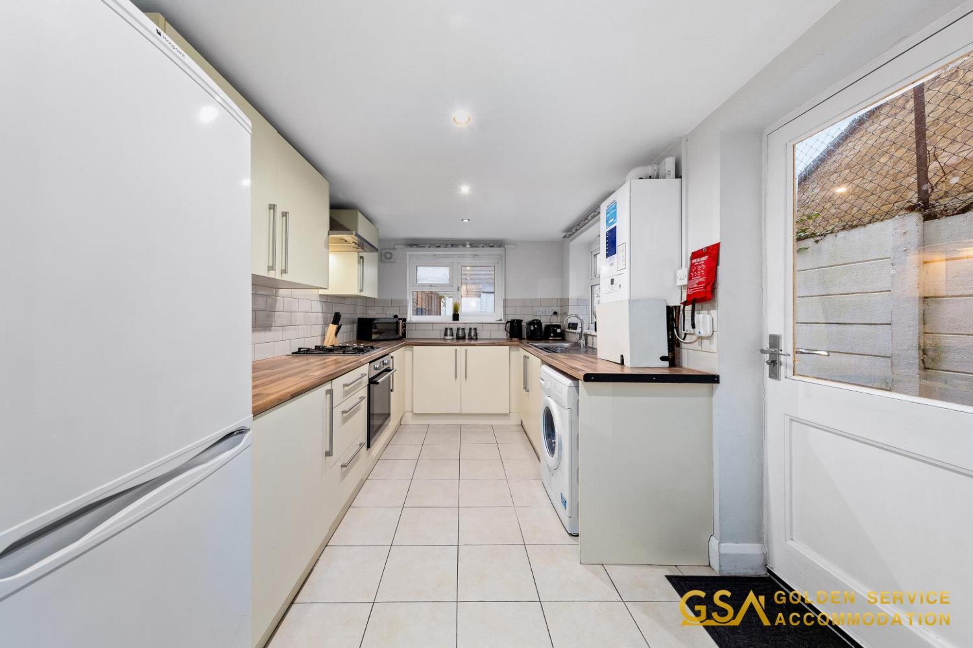 3 Bed In Forest Gate - Waltham Forest * Londen
