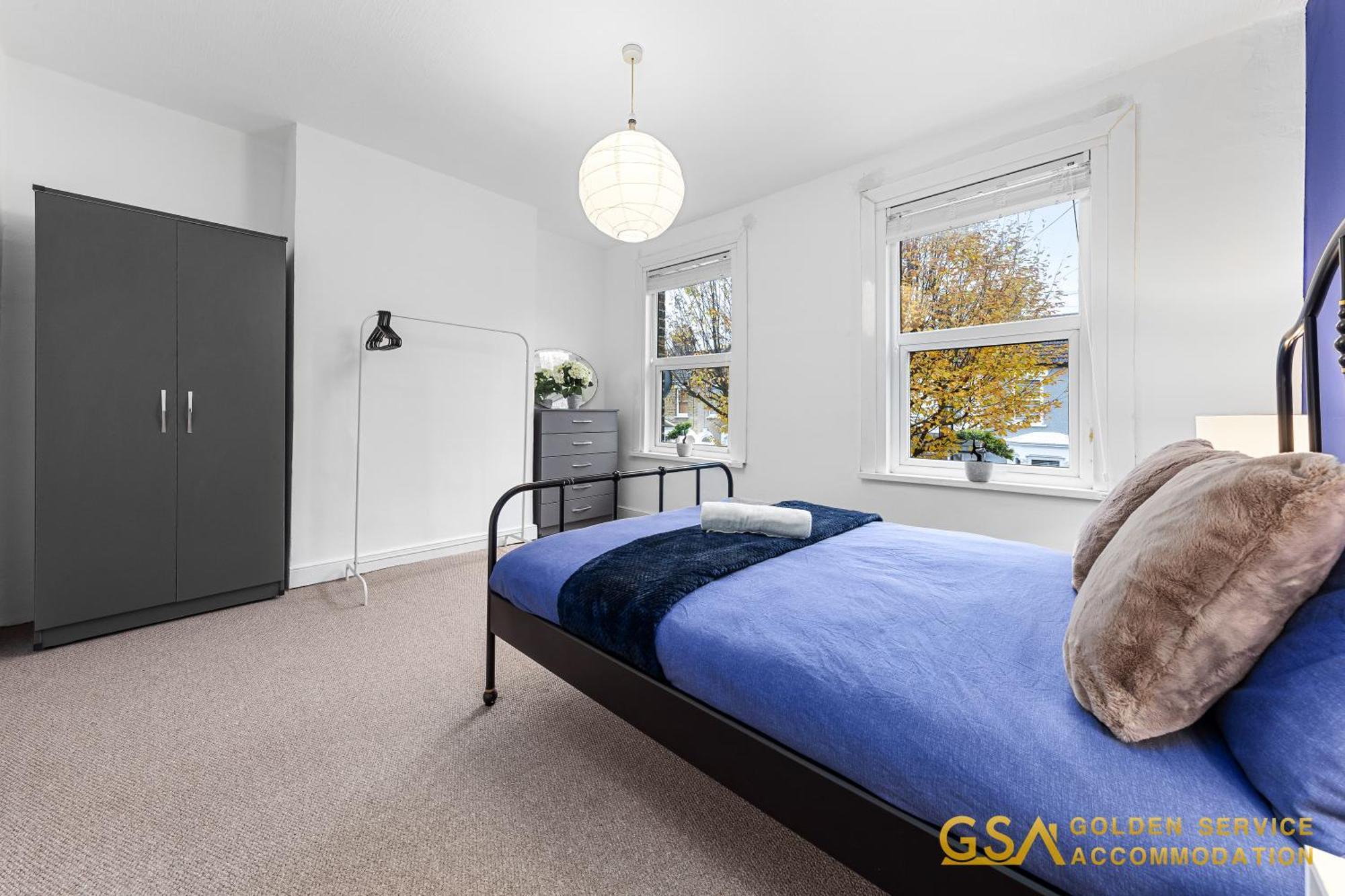 Stylist And Cosy 3 Bed House Leytonstone Sleeps 7 Holiday home *