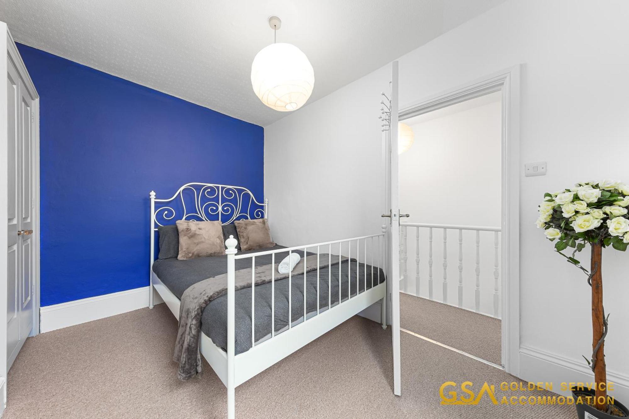 Stylist And Cosy 3 Bed House Leytonstone Sleeps 7 Holiday home London