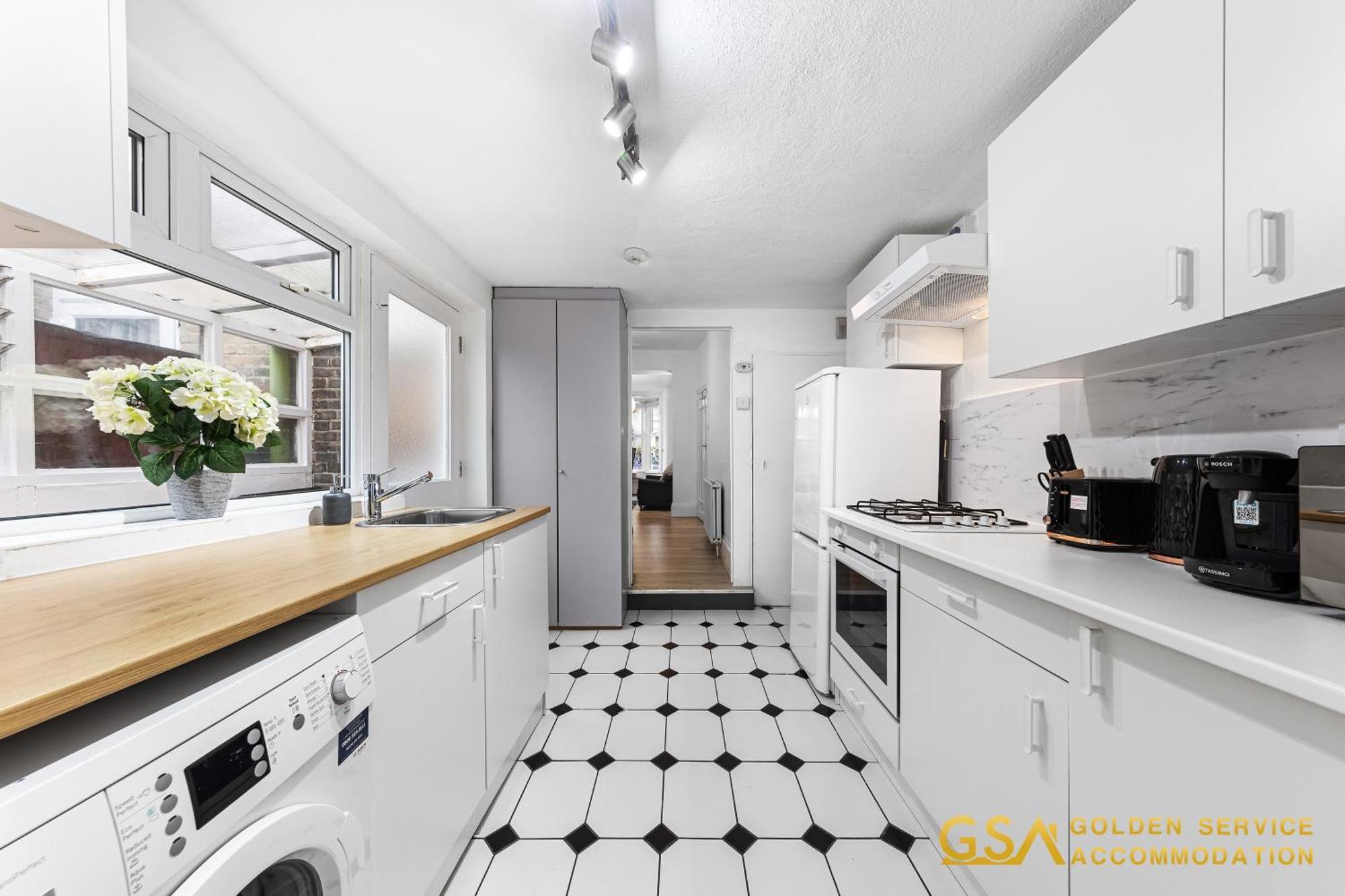 Holiday home Stylist And Cosy 3 Bed House Leytonstone Sleeps 7 *