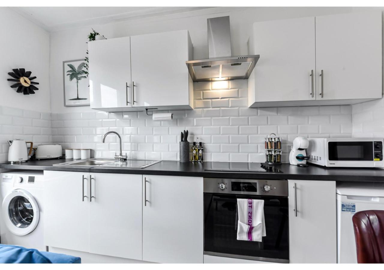 Leilighet Earth Tones & Greenery: 4br Flat Sleeps 8 *