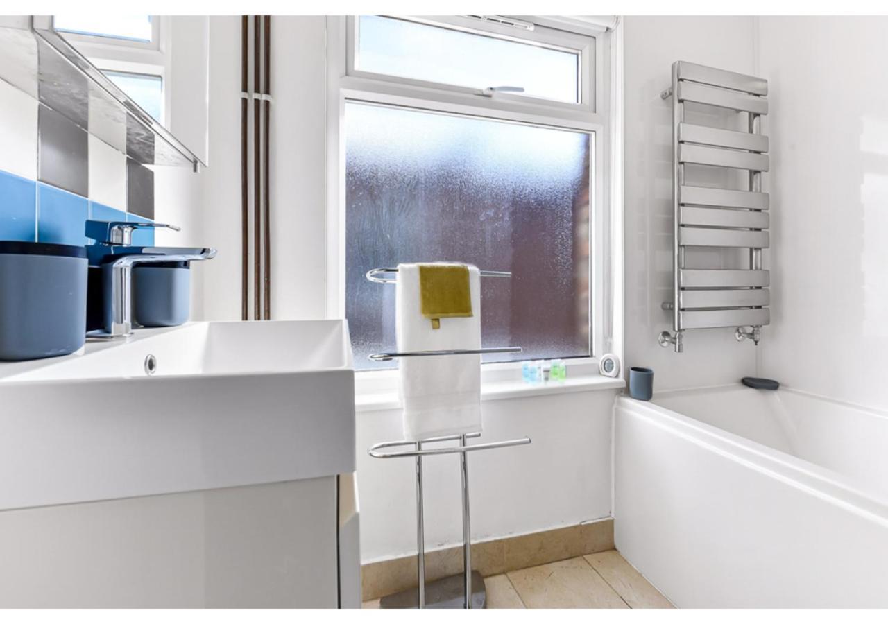 Leilighet Earth Tones & Greenery: 4br Flat Sleeps 8 London