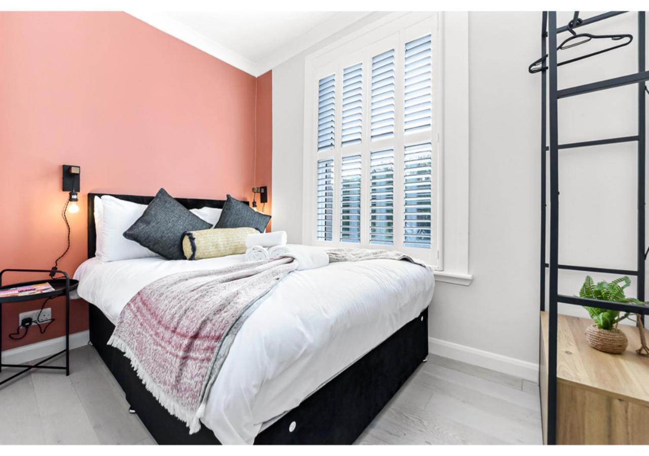 Leilighet Earth Tones & Greenery: 4br Flat Sleeps 8 London