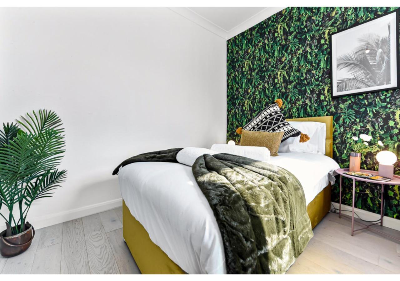 Leilighet Earth Tones & Greenery: 4br Flat Sleeps 8 London