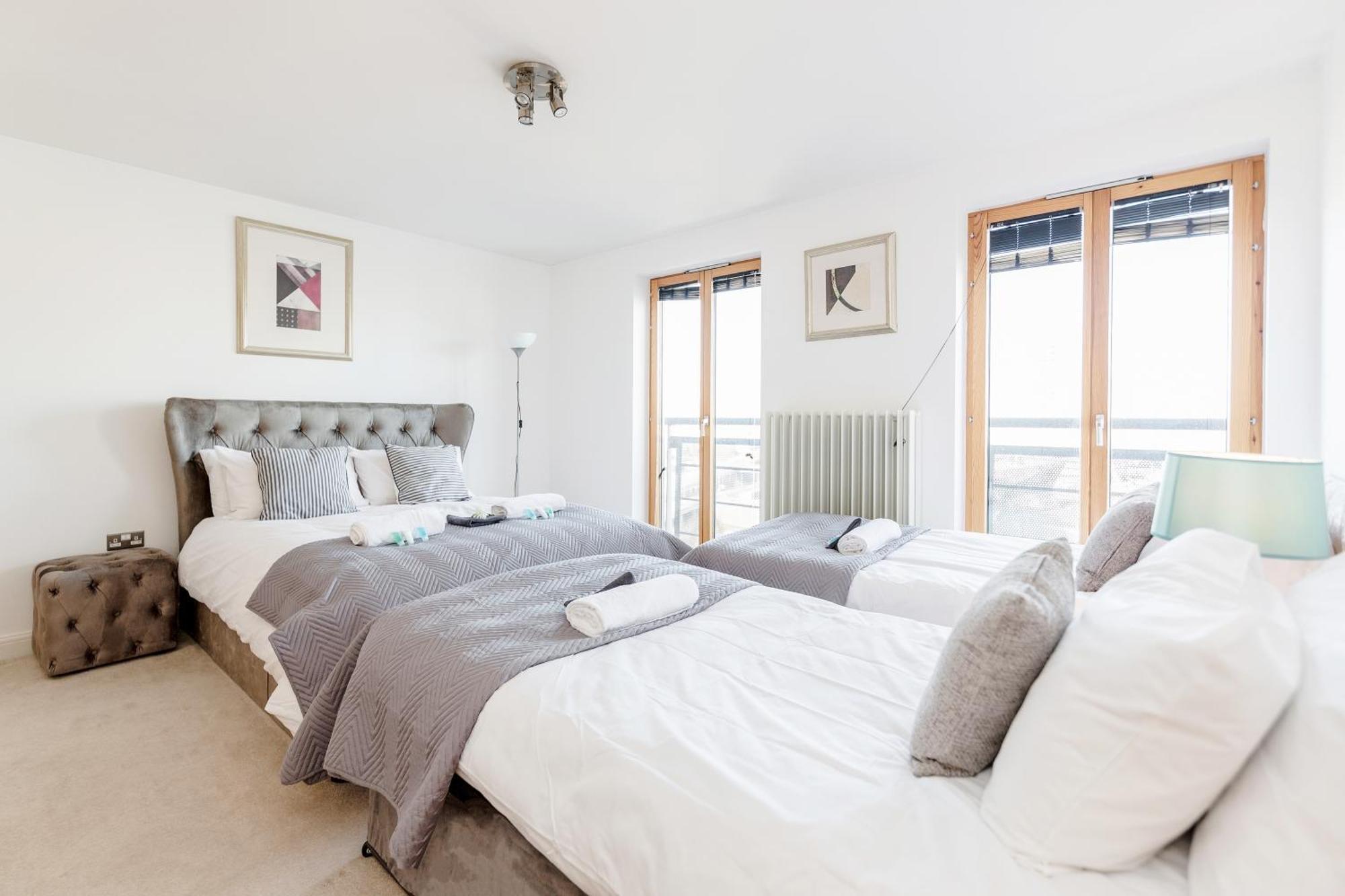 Apartment Premium By Excel London