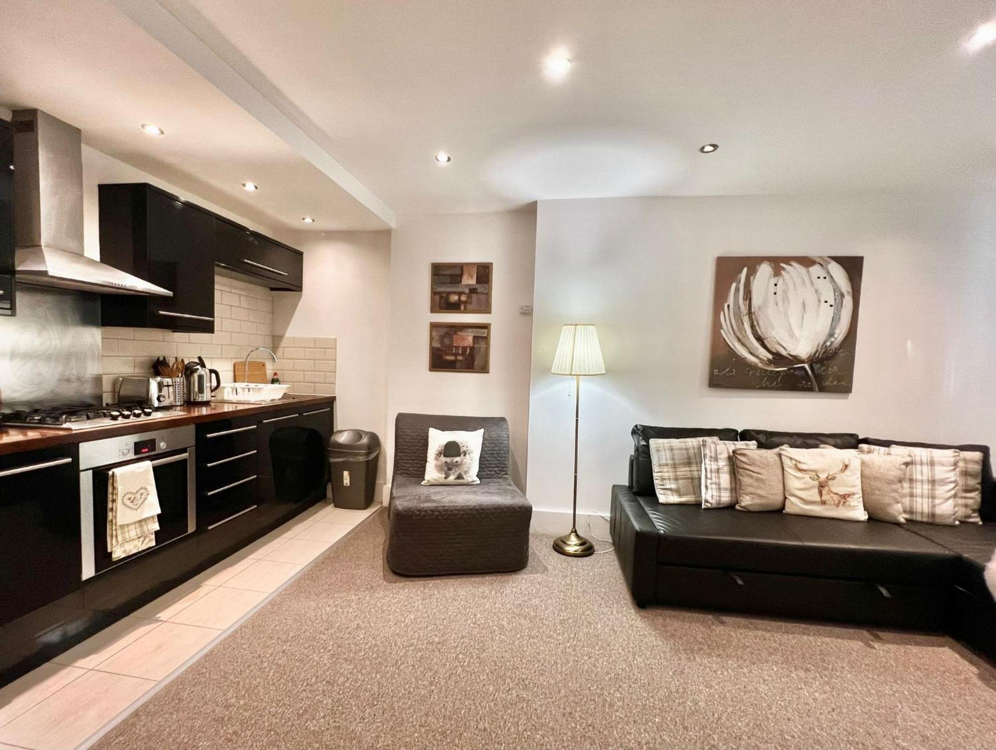 Modern South Kensington Apartment *