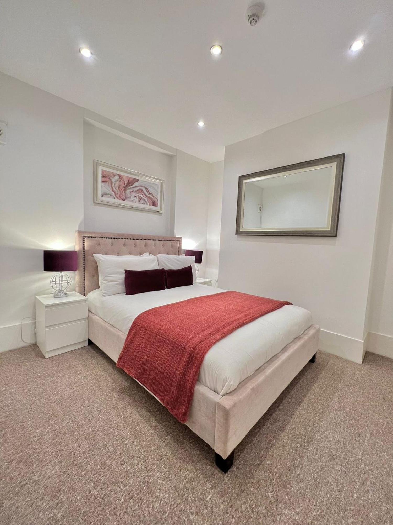 Modern South Kensington Apartment *