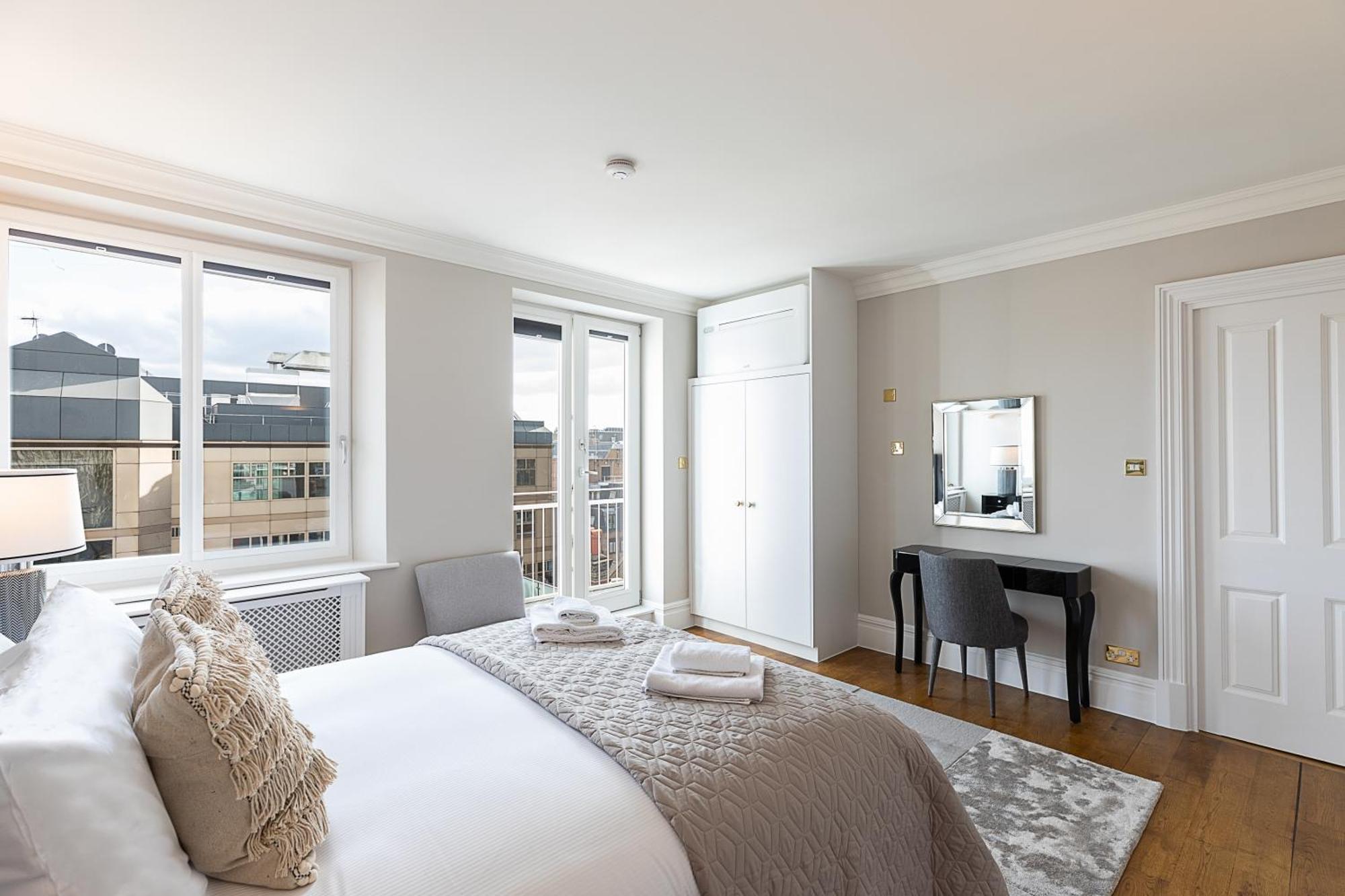 Astonishing Flats Near Mayfair & Piccadilly Circus London