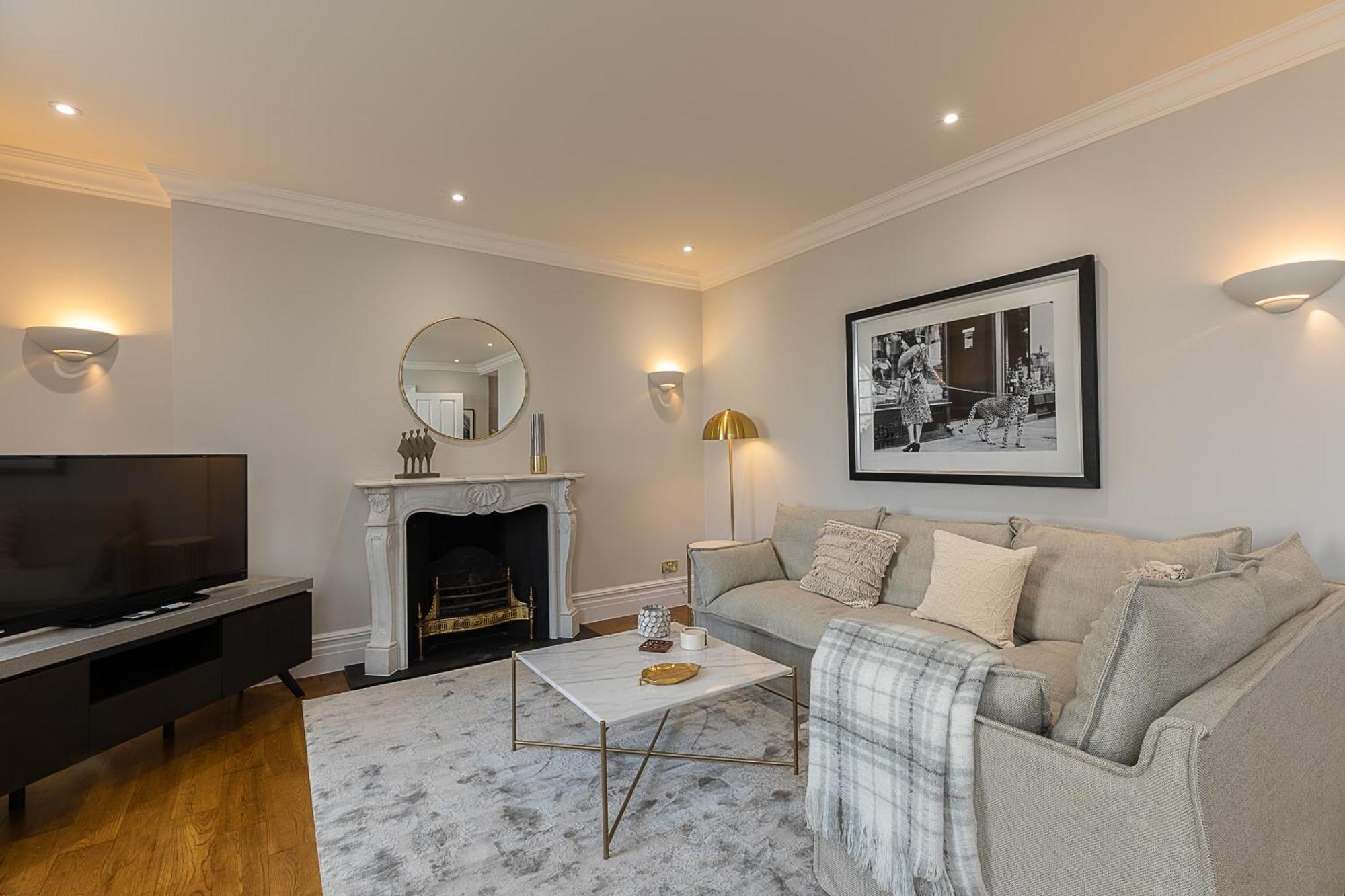 Astonishing Flats Near Mayfair & Piccadilly Circus * London