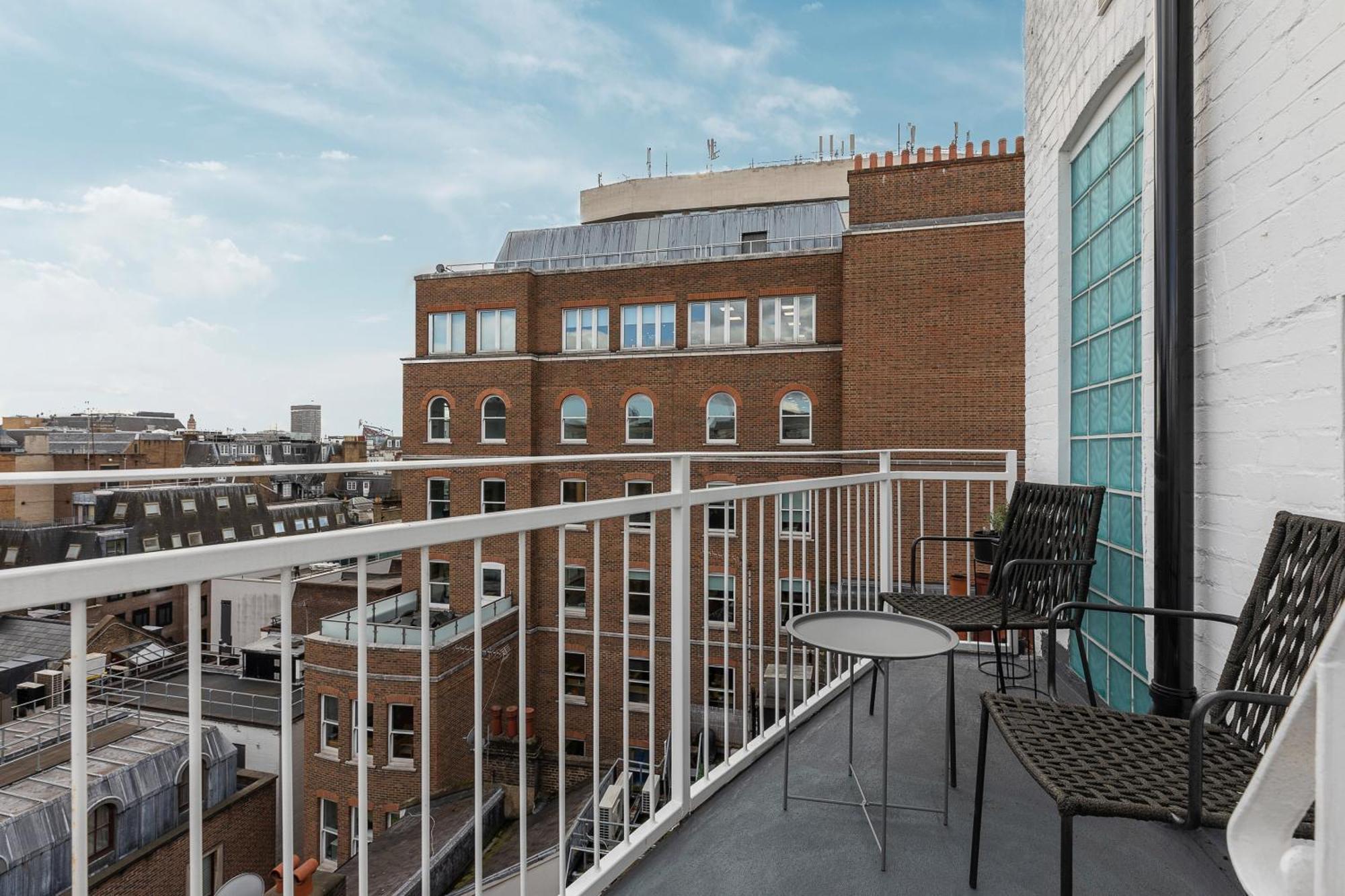 Apartment Astonishing Flats Near Mayfair & Piccadilly Circus London