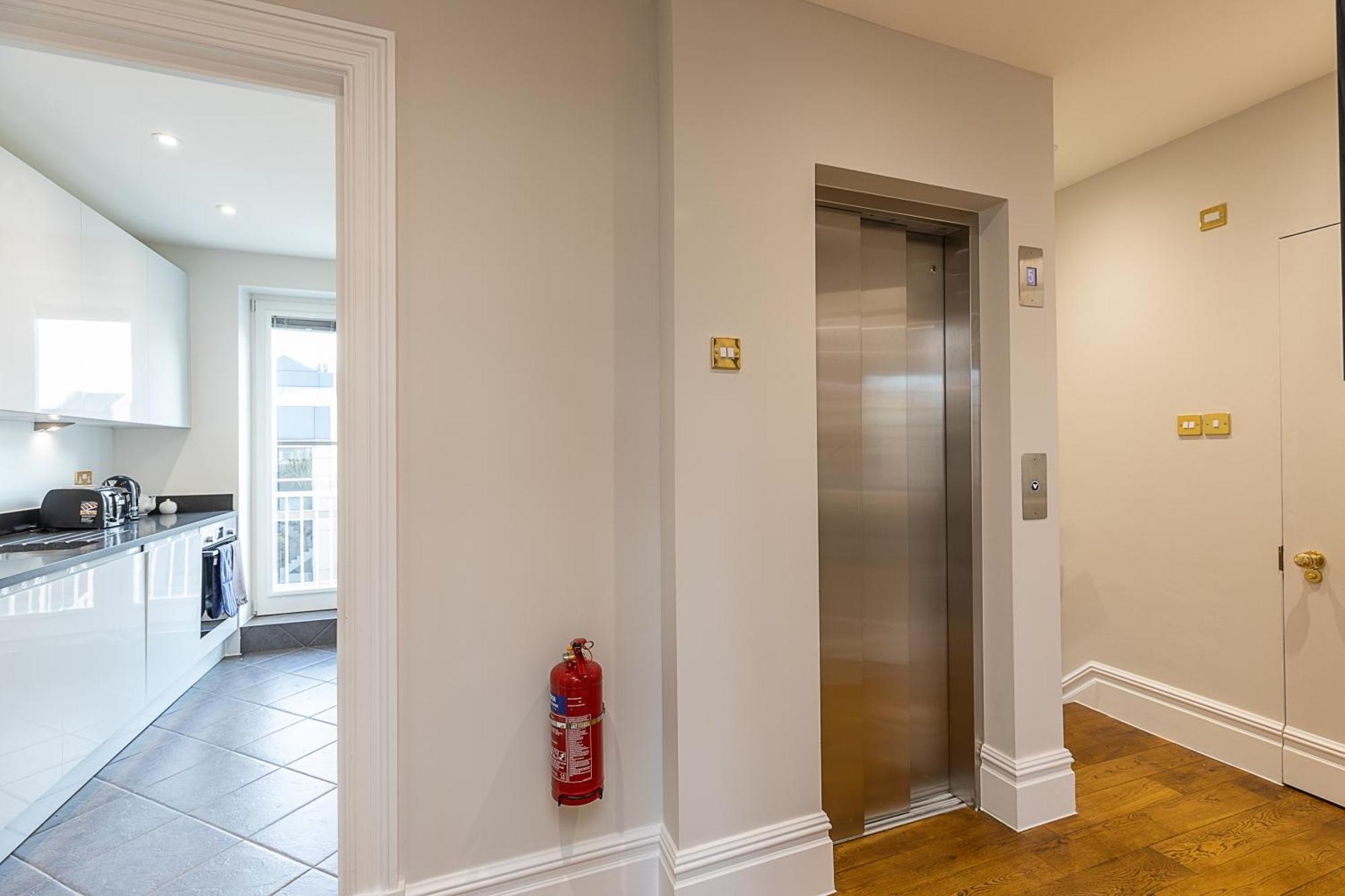 Astonishing Flats Near Mayfair & Piccadilly Circus *