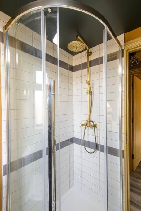 Lux Versace Pad Sleeps 10 Hot Tub, Cinema & Games Lejlighed